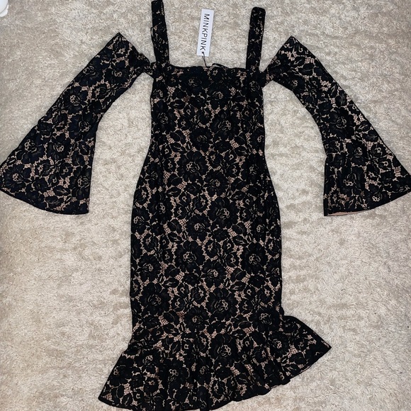 MINK PINK MARSEILLE ASYMMETRICAL LACE DRESS - Picture 5 of 10